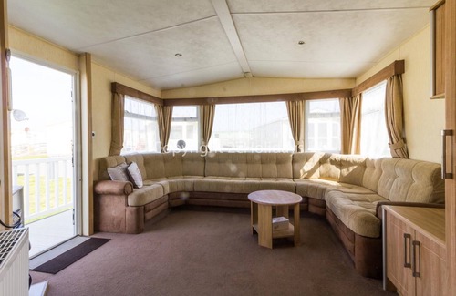 Lowestoft House | Great dog friendly caravan by the beach at North Denes in Suffolk ref 40097ND