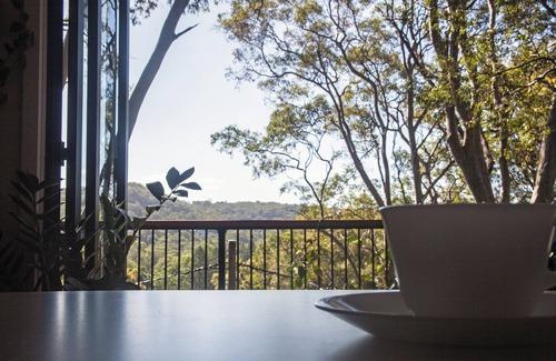 Pearl Beach House | Great flat looking over Pearl Beach. See the beach, hear the waves.