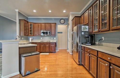 The Commons House | Great for Groups Bayside Resort Home with Patio