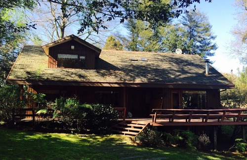 Pucon House | Great house with pool and native trees: special for the solar eclipse