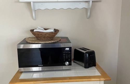 Issue Cottage | Great in-town location short walk to beach and restaurants!