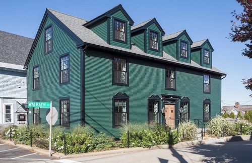 New Castle Apartment | Great Island Inn - Queen Studio Apt - Village View