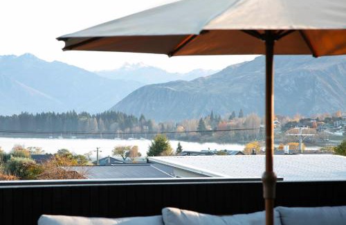 Wanaka House | Great Lake View, Very Central, Modern Wanaka House, 3 En-suites