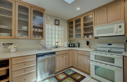 Long Meadow House | Great Location, 2 Bdrm, 2bath, Private backyard.