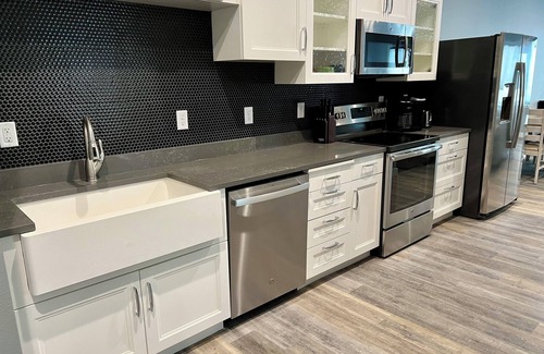 Ishpeming House | GREAT LOCATION! Beautiful newly constructed large one bedroom retreat.