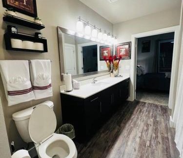 Dallas Apartment | Great Location! Close to Dallas Love Field Airport Downtown Dallas Medical District