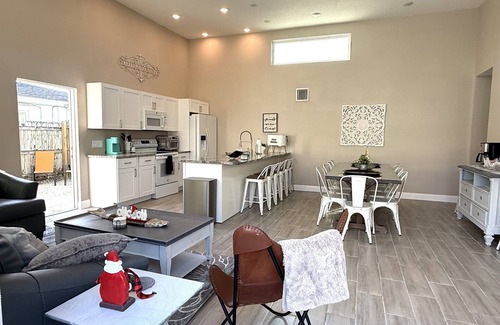 Clearwater Beach House | Great location/Home with Cottage/Pool