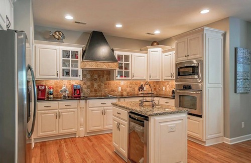 Littleton House | Great location, Hot tub, Kayaks, Water Bouncer and Mat, Paddleboards, Pool Table