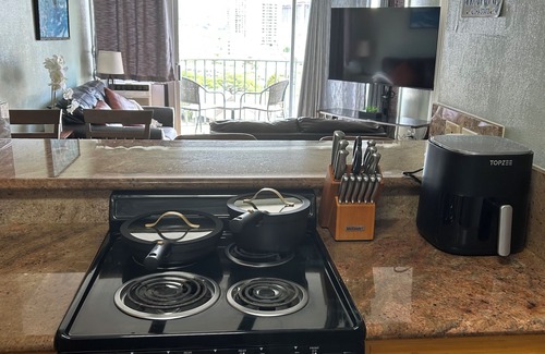 McCully - Moiliili Condo | Great Location in Waikiki! Views of mountains, city, and ocean!