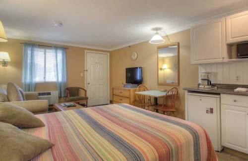 Ogunquit - Wells Hotel | Great location near beaches, shopping and restaurants