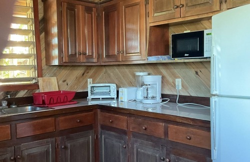 Roatan Villa | Great location, private neighborhood