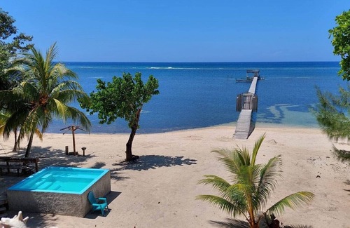 Roatan Villa | Great location, private neighborhood