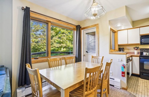 Central Vermont- Killington Condo | Great location! Two bedroom/two bathroom Condo, sports center, pool and more! Highridge J11