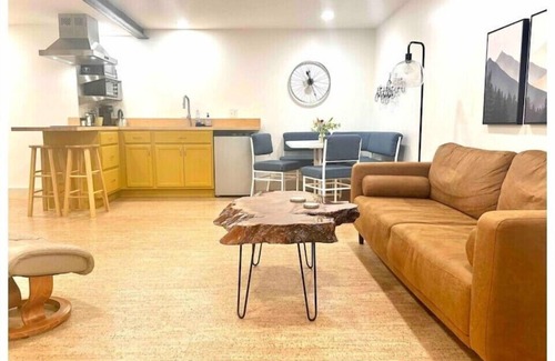 Burlington Apartment | Great location, newly-finished, bright 1-bedroom