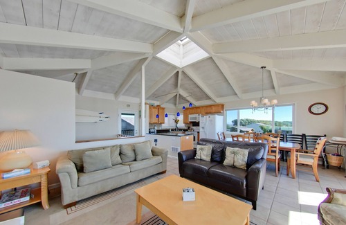 Watsonville House | GREAT OCEAN VIEWS, OFF SEASON SPECIAL 4 NIGHTS FOR 2 - BEAUTIFUL HOME!