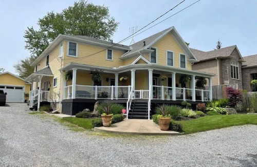 Niagara Falls House | Great Place, Lots of Room & Close to the Falls!