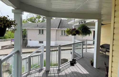 Niagara Falls House | Great Place, Lots of Room & Close to the Falls!