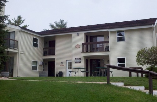 Oconomowoc Condo | Great Resort in Oconomowoc WI with Shopping, Lakes, Milwaukee And Madison