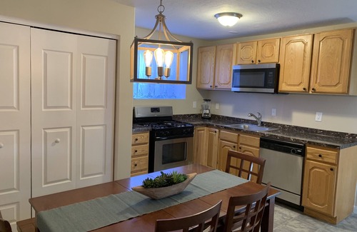 Lakeview House | Great Space! Awesome Location! 2 Masters!