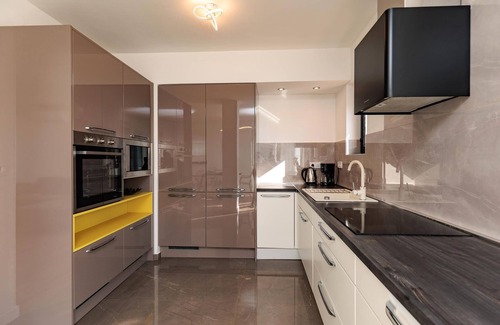 Crno House | Great vacation home in residential area on the outskirts of Zadar.