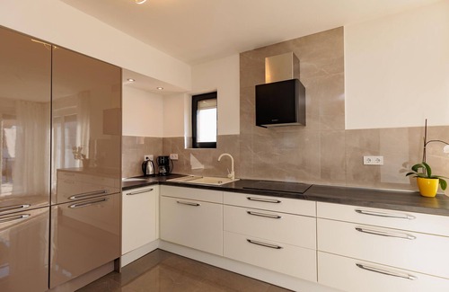 Crno House | Great vacation home in residential area on the outskirts of Zadar.