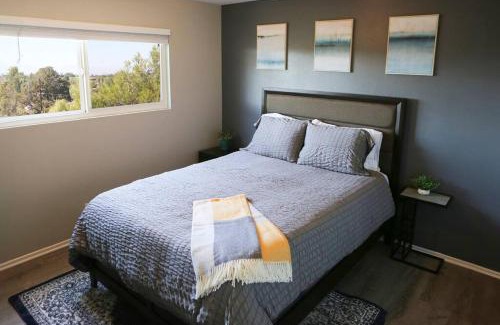 Thousand Oaks House | GREAT VIEWS - Over the Oaks - Stylish - Whole Home