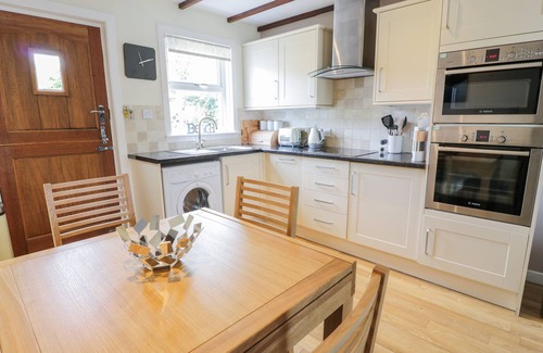 Ellenabeich Cottage | GREBE COTTAGE, pet friendly, with open fire in Balvicar, Isle Of Seil