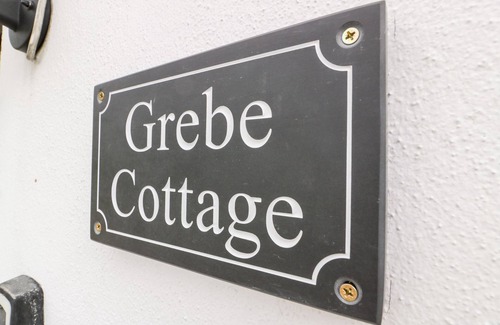 Ellenabeich Cottage | GREBE COTTAGE, pet friendly, with open fire in Balvicar, Isle Of Seil