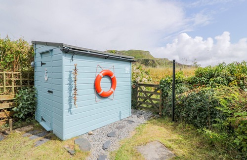 Ellenabeich Cottage | GREBE COTTAGE, pet friendly, with open fire in Balvicar, Isle Of Seil