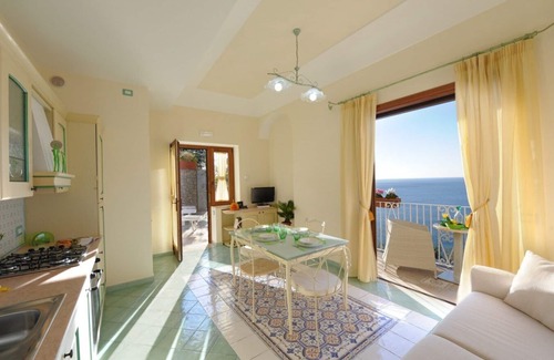 Arienzo Villa | Green Charming House in Positano view of the sea