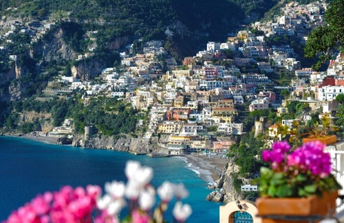 Arienzo Villa | Green Charming House in Positano view of the sea