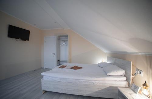 Bryukhovychi House | Green Hill