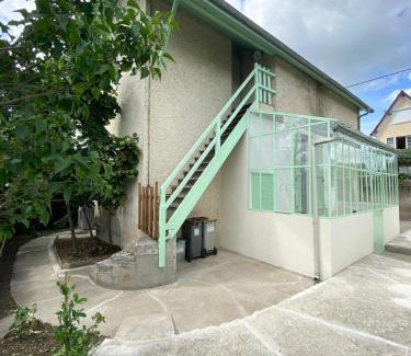 Jouvence House | Green house Dijon, garden, parking