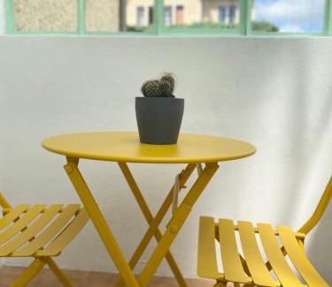 Jouvence House | Green house Dijon, garden, parking