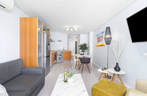 Cape Town City Centre Apartment | Green Market Place - One Bedroom Apartment, Sleeps 2