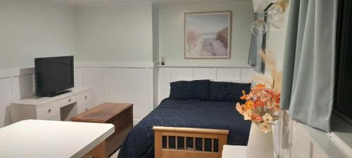 Richmond Apartment | Green on Queen