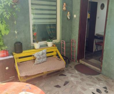 Negotin Apartment | Green