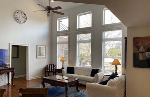 Five Forks House | GREENVILLE, SC WATERFRONT EXECUTIVE HOME -WIFI GAME RM/STUDY GREAT VIEW