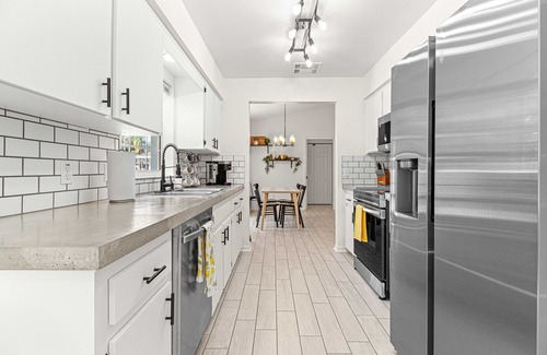 Candler House | Greenway Getaway Near Silver Springs, walking distance to Cross Florida Greenway