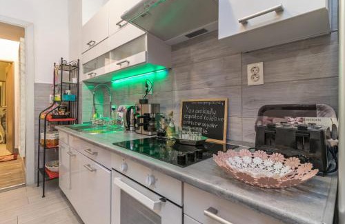 Terezvaros Apartment | Grey Orchid Apartment - studio