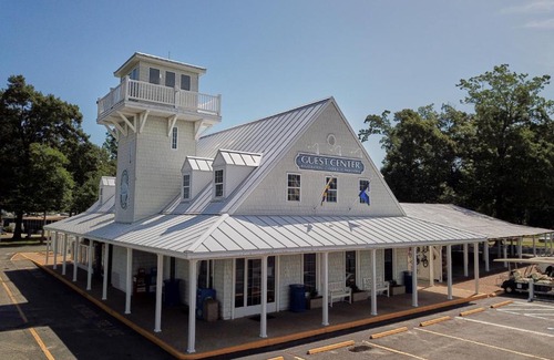 Topping House | Grey's Point Camp Cottage 9