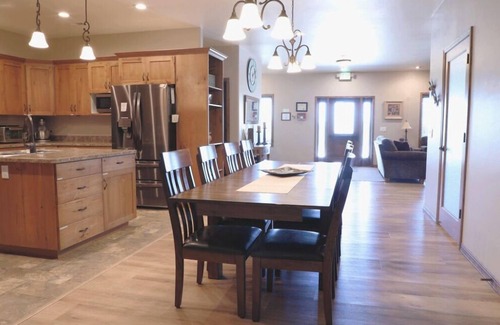 Heyburn House | Greystone Crossing Suite #10