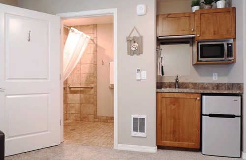 Heyburn House | Greystone Crossing Suite #10