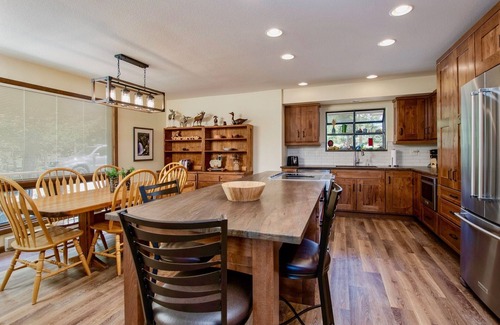 Windcliff Estates House | Griffin Family Vacation At Windcliff 4 Bedroom Home by RedAwning