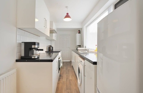 Grimsby House | Grimsby City Centre Stay | Free Parking