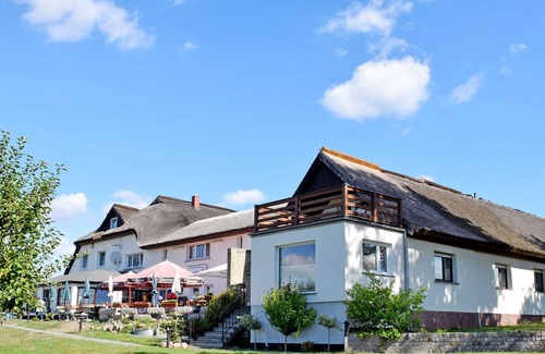 Neuensien Apartment | Großes Doppelzimmer mit Seeblick II - Ferienzimmer und -wohnungen mit Seeblick