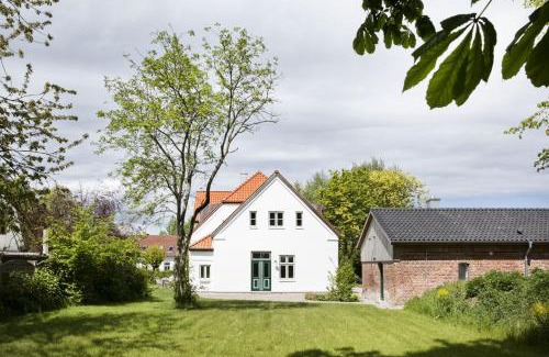 Pommerby House | Großzügiges Landhaus in Ostseenähe mit großem Garten, Ofen und Sauna für 12 Personen