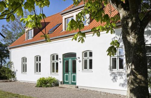 Pommerby House | Großzügiges Landhaus in Ostseenähe mit großem Garten, Ofen und Sauna für 12 Personen