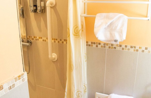 Londonderry Bed & Breakfast | Groarty House & Manor B&B