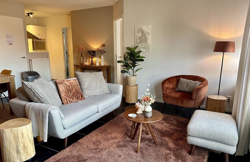 Groet Apartment | Groet: Komfortabel und Schön Eingerichtete Wohnung 2000 m vom Herrlichen Strand